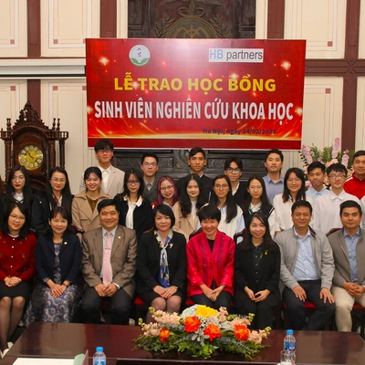 LỄ TRAO HỌC BỔNG SINH VIÊN NGHIÊN CỨU KHOA HỌC